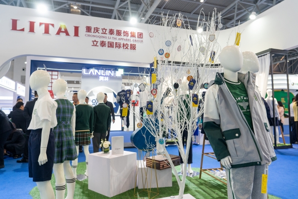 校服定制廠家批發多少錢?廠家在哪里呢?-8306-立泰校服定制