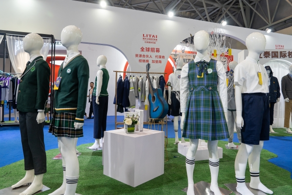 小學校服定制廠家有哪些品牌？價格是多少錢呢？