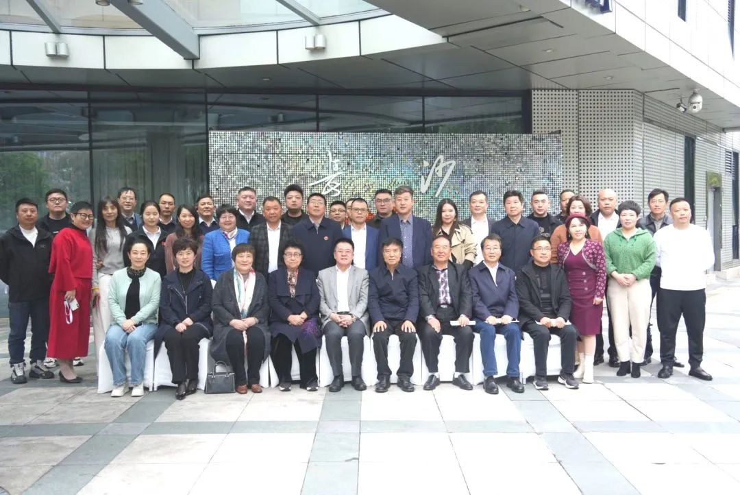 學生床上用品團體標準研討會在成功召開,立泰集團應邀出席-1525-立泰校服定制